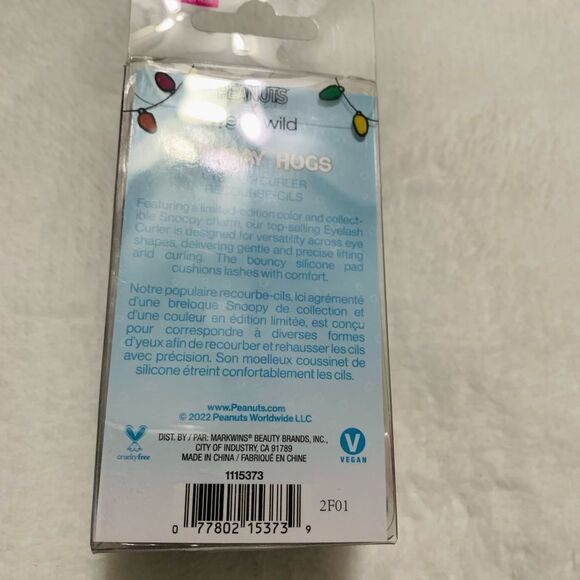 Wet & Wild Peanuts Snoopy Holiday Hug
Eyelash Curler & Charm NIB - Picture 3 of 3